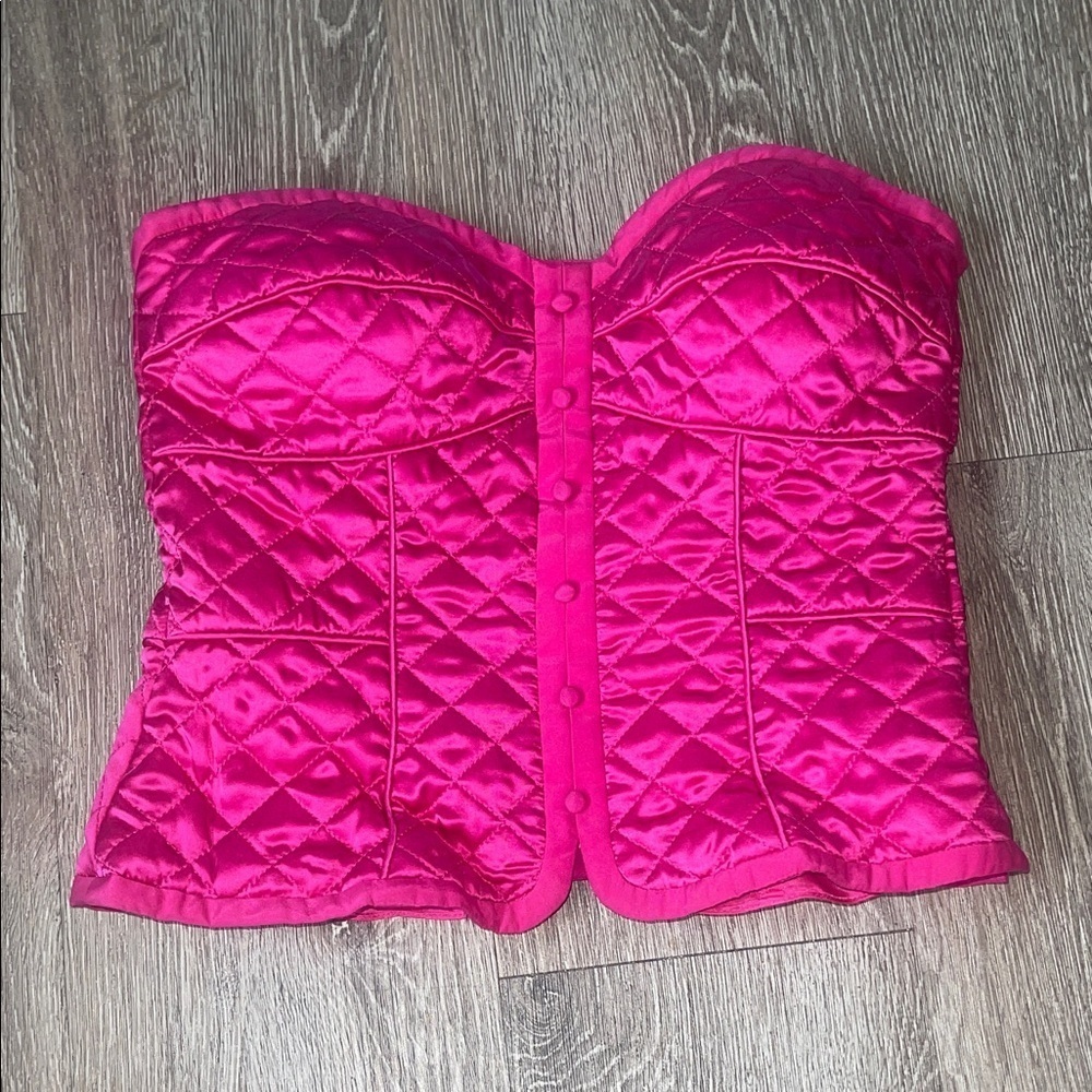 Worth 100% silk hot pink Quilted Pink Bustier Top size 2 date. Night cami tube